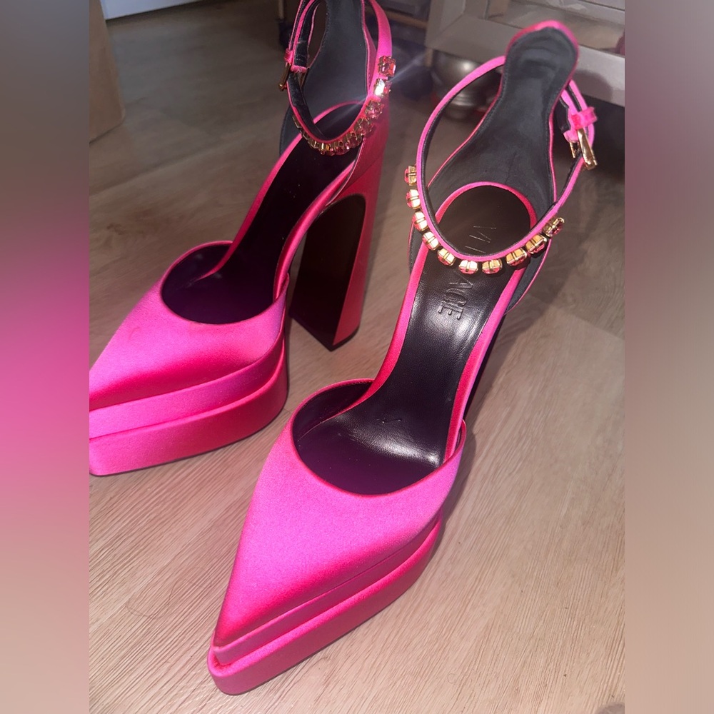Versace Aevitas Pointy Platform Pumps - Picture 2 of 13
